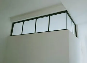 Fascia vetrata angolare