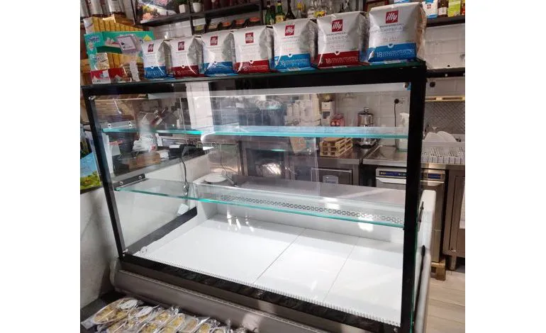 Vetrinetta per bar